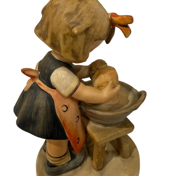 Vintage Hummel Doll Bath #319 Goebel West Germany 5 inch Figurine Bath Time - Picture 3 of 5